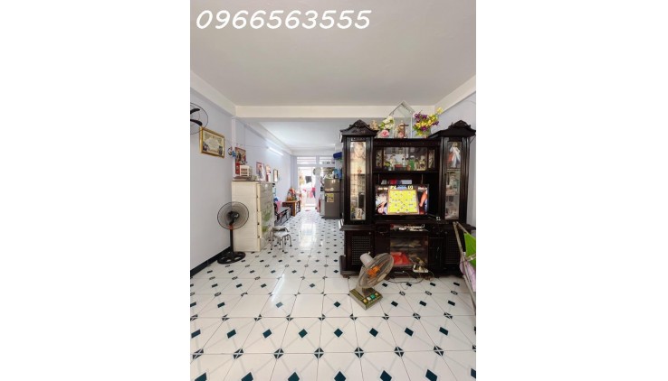 Bán chung cư Lô C3 lầu 3 - Quận 4 - 37m2 - giá chỉ 1.6 tỷ tl